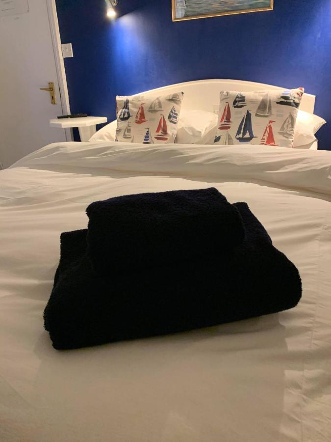 Ye Olde White Harte Hotel Burnham-on-Crouch ห้อง รูปภาพ