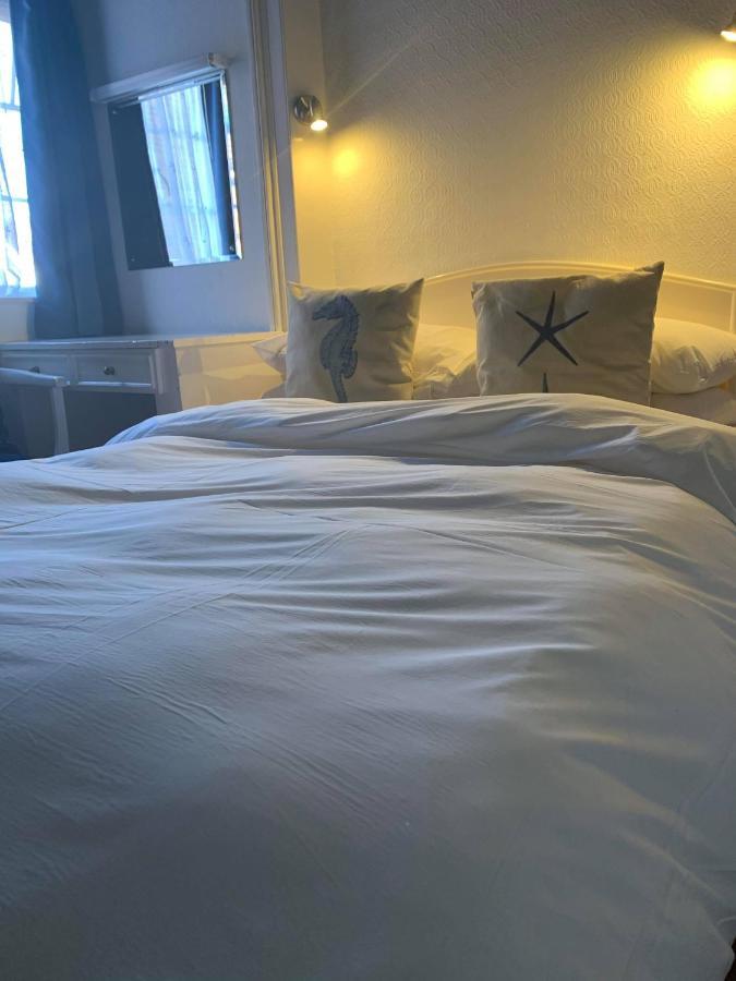 Ye Olde White Harte Hotel Burnham-on-Crouch ภายนอก รูปภาพ