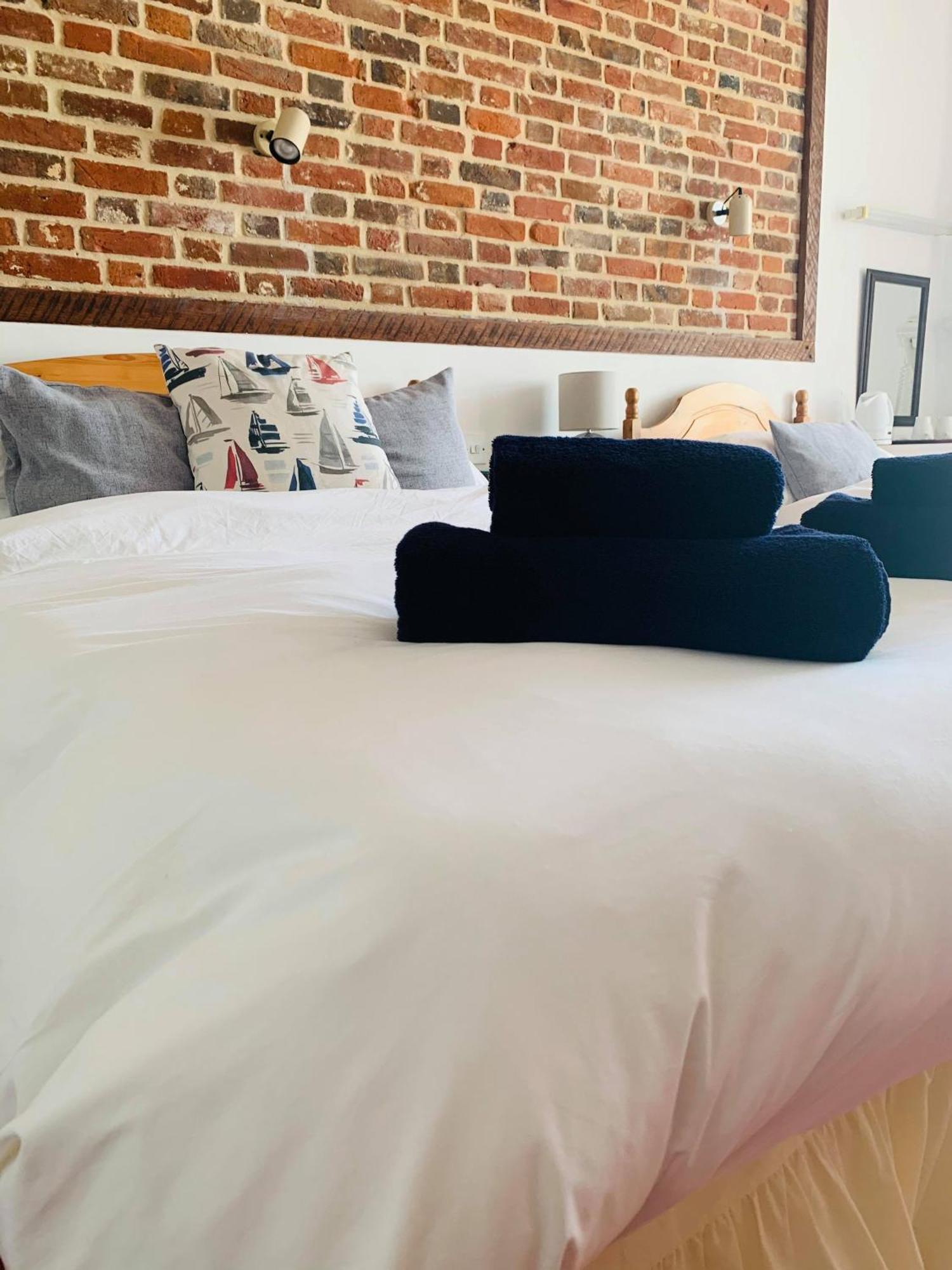Ye Olde White Harte Hotel Burnham-on-Crouch ห้อง รูปภาพ