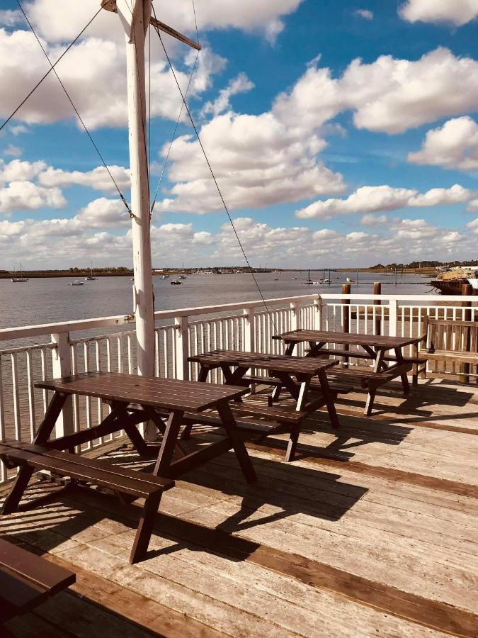 Ye Olde White Harte Hotel Burnham-on-Crouch ภายนอก รูปภาพ