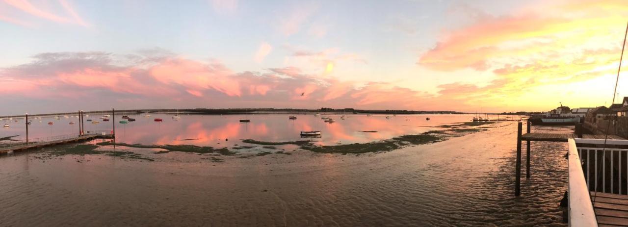Ye Olde White Harte Hotel Burnham-on-Crouch ภายนอก รูปภาพ